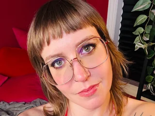 AliaQuinn webcam profile - Canadian