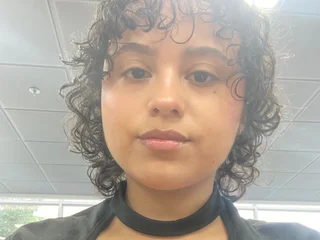 curly_cute021 Dutch speaking webcam model