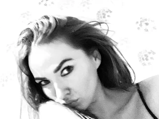 Qtpetite25 Tiny Tits webcam from United Kingdom